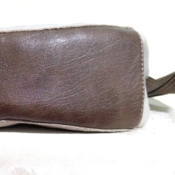 NEW Tignanello Beige Brown 100% Leather Shoulder Bag Purse Magnet Flap Adjust - Picture 8 of 13